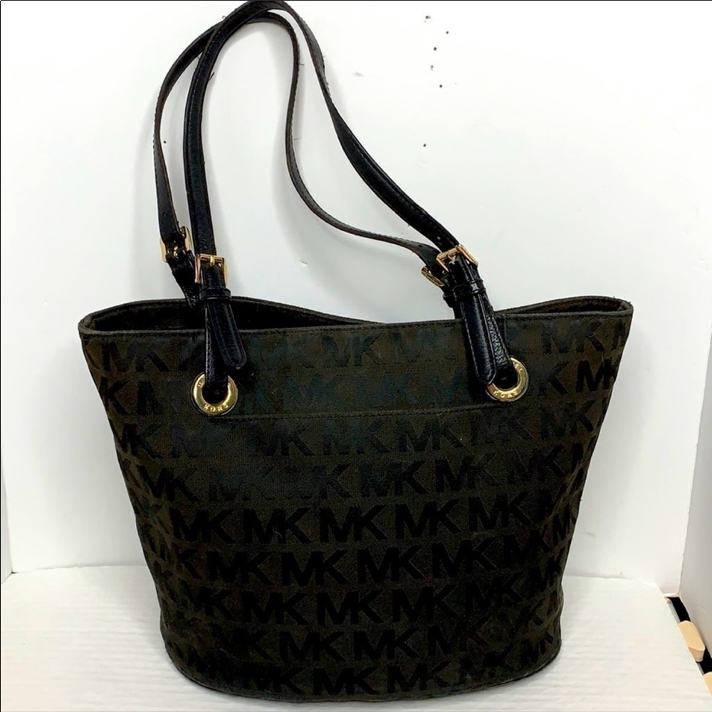 Michael Kors Signature Jet Set Tote Color: Black